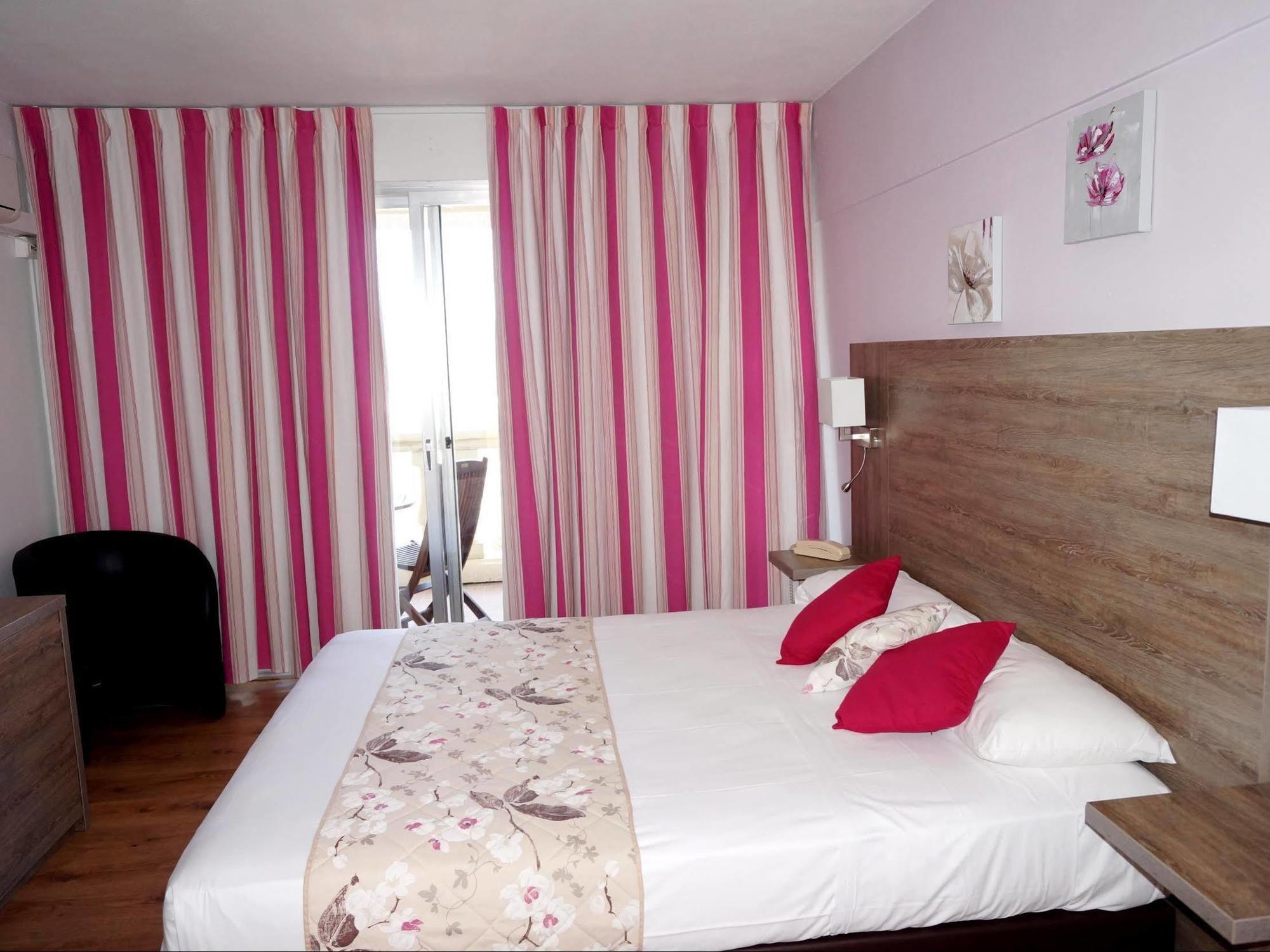 Logis Hotel Le Col De L'Ange Draguignan Eksteriør billede