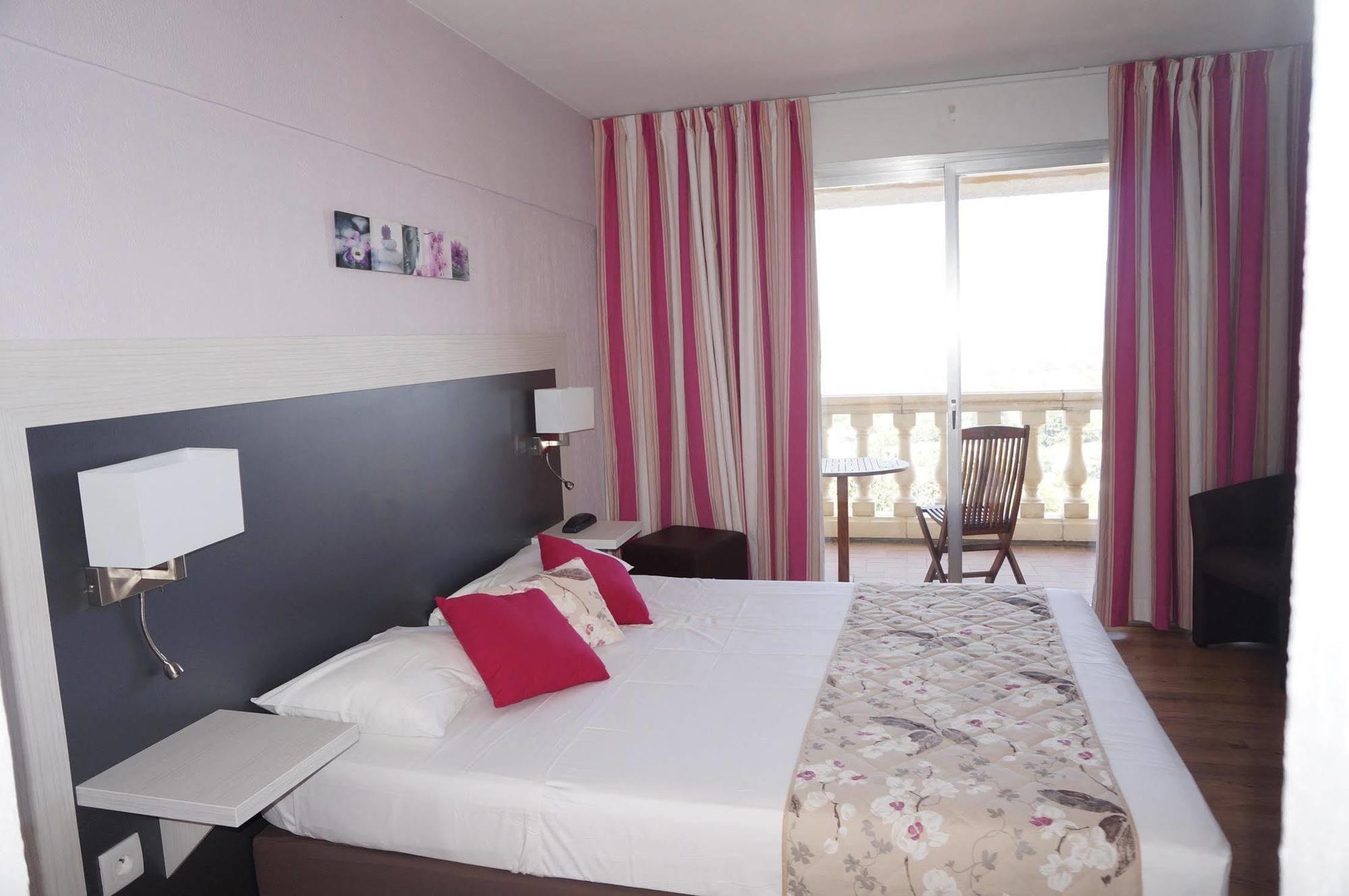 Logis Hotel Le Col De L'Ange Draguignan Eksteriør billede