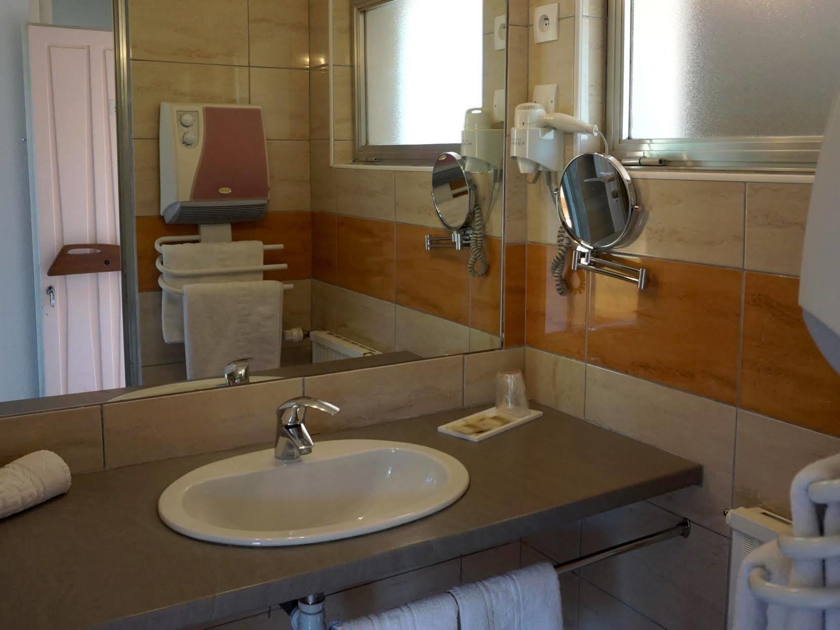 Logis Hotel Le Col De L'Ange Draguignan Eksteriør billede